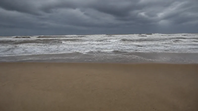 Mar de chocolate em Capão da Canoa: por que a água fica marrom