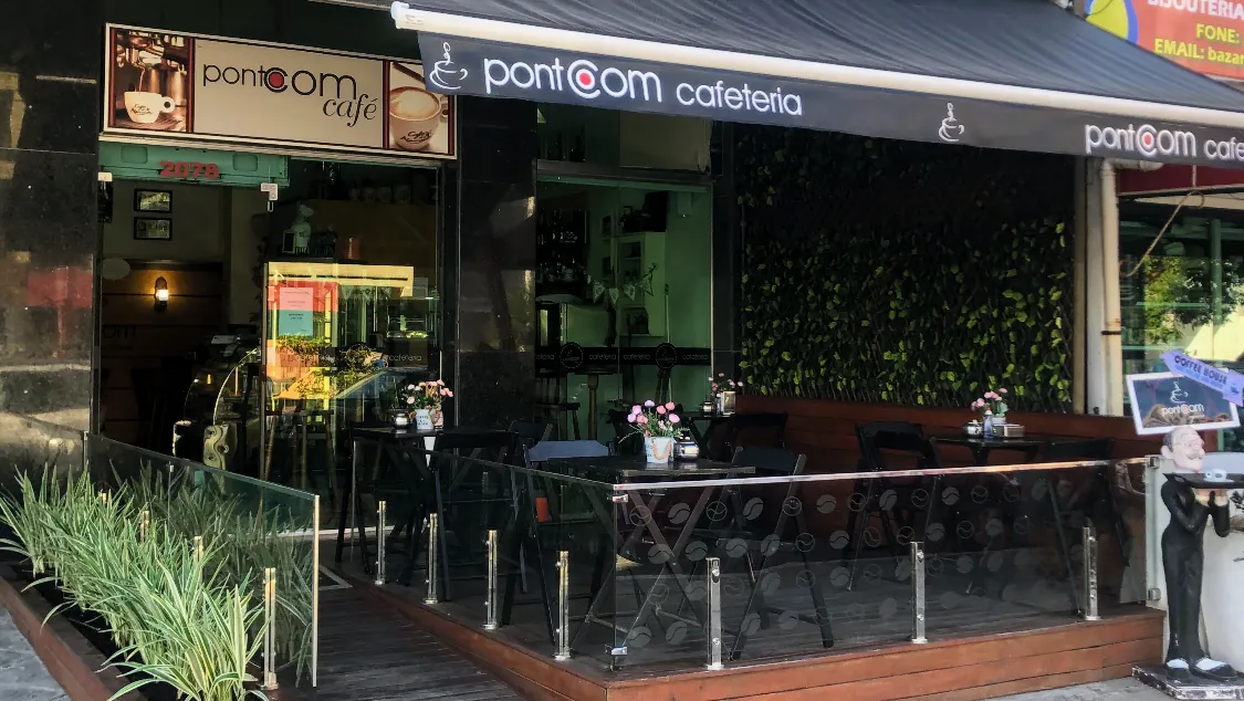 Café e doces da Ponto Com Cafeteria, no Centro de Capão da Canoa