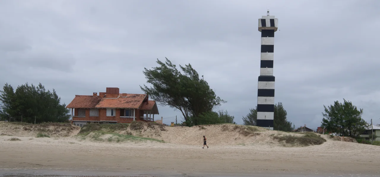 Farol de Capão da Canoa em foto de arquivo